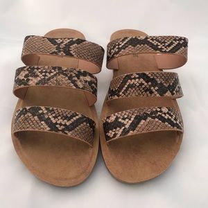 Olivia Miller OMRA Snake Print Triple Band Sandals Sz 8